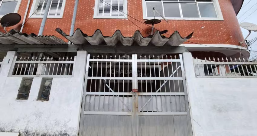 Casa Geminada na Mirim, 2 dormitórios,1 vaga, confira na Praia Grande.