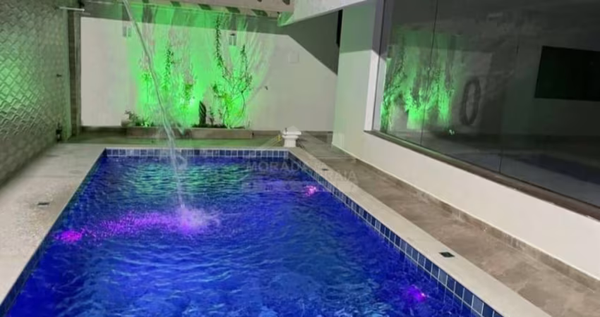 Casa ISOLADA no Canto do Forte, 3 dormitórios, piscina, confira em Praia Grande.