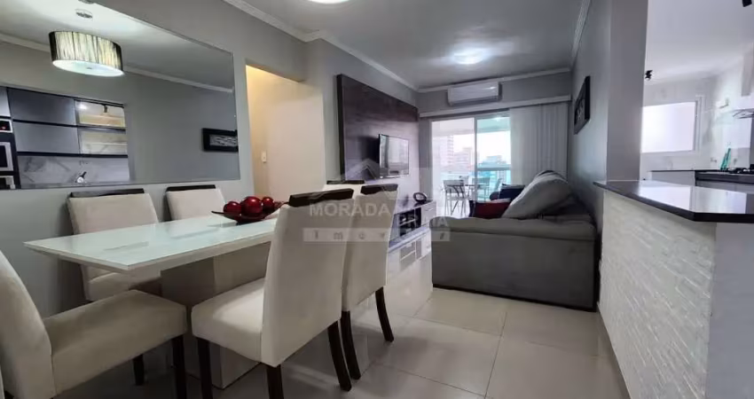 Apartamento sensacional e mobiliado no forte, 2 dormitórios, terraço gourmet, só em praia grande.