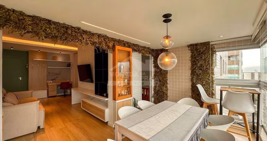 Apartamento MOBILIADO e DECORADO, 2 Dormitórios, Sacada, Só na Imobiliária em Praia Grande.