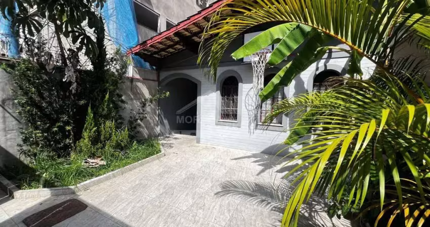 Casa no canto do forte, 2 dormitórios, 2 vagas, confira na imobiliária em praia grande.