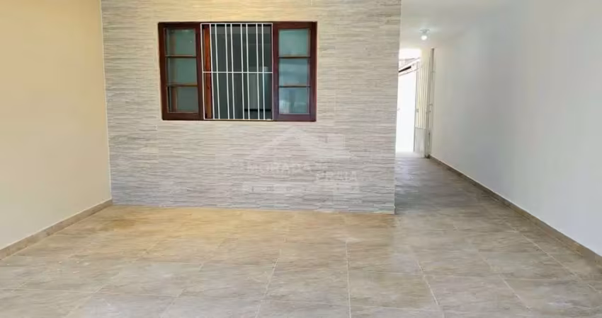 Casa geminada com 2 dormitório, banheiro, quintal, garagem confira na imobiliária em praia grande.