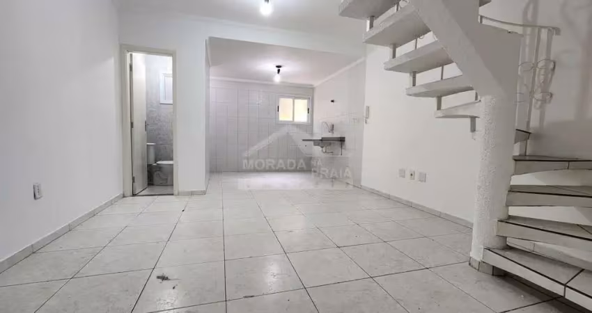 Sobrado em condomínio no forte, 2 suítes, vaga, confira na imobiliária em praia grande.