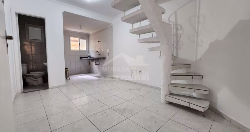 Sobrado em Condomínio no Forte, 2 suítes, 1 vaga, confira na imobiliária em Praia Grande.