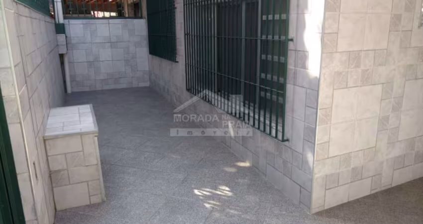 Casa RESIDENCIAL e COMERCIAL no Boqueirão, 2 dormitórios, confira na imobiliária em Praia Grande.