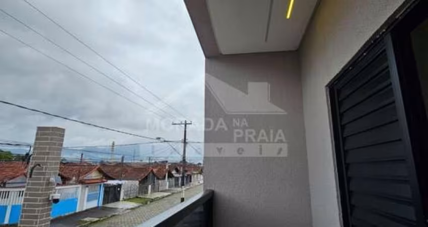 Triplex na Mirim, 3 Dormitórios, quintal, Venha Conferir na Imobiliária em Praia Grande.
