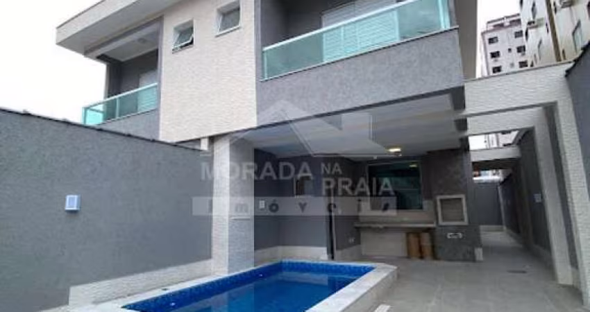 Sobrado Geminado na Vila Tupi, 3 suítes, piscina, sacadas, confira em Praia Grande.