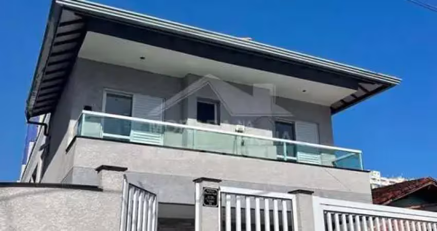 Sobrado zero quilômetro na aviação, 2 suítes, sacadas, 3 vagas, confira em praia grande.