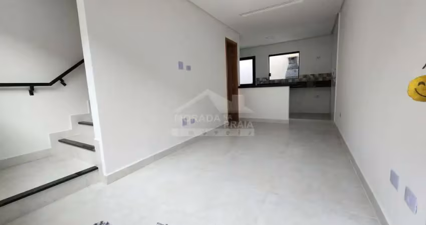 Sobrado com quintal em condomínio fechado na mirim, 2 dormitórios, 1 vaga, confira em praia grande.