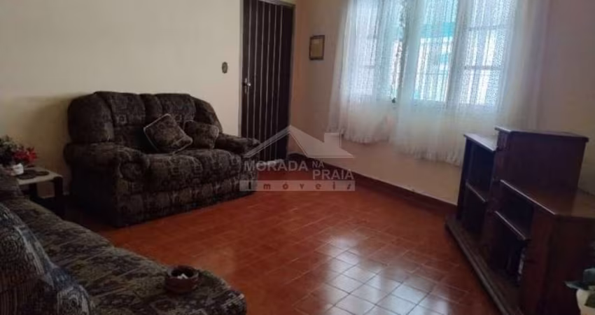 Casa de 2 dormitórios no Solemar, Praia Grande, SP.
