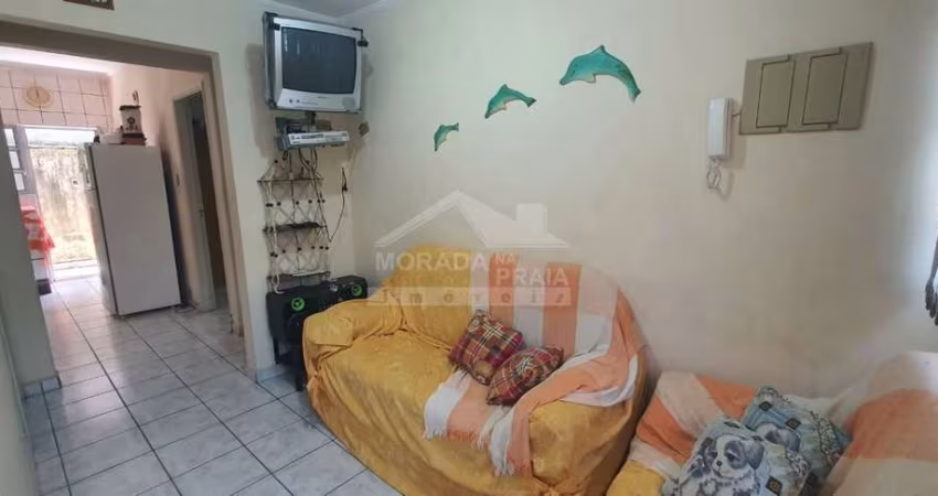 Casa de condomínio de 1 dormitório na Guilhermina a 100 metros da praia