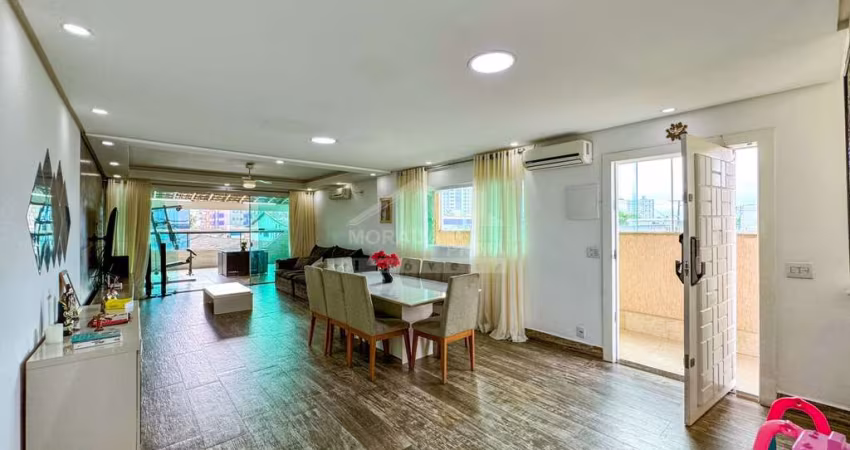 Sobrado no Boqueirão tanto RESIDENCIAL ou COMERCIAL 3 dormitórios, piscina, confira em Praia Grande.