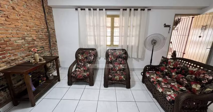 Sobrado no canto do forte, 3 dormitórios, 2 vagas, quintal, confira em praia grande.