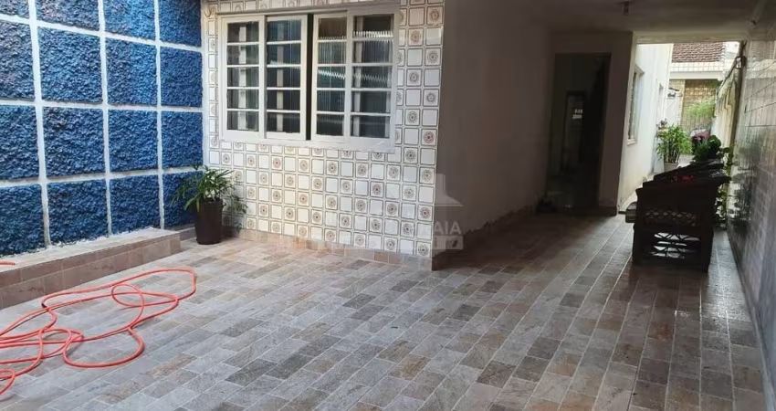 Sobrado geminado no Canto do Forte, 3 dormitórios, edícula, confira em Praia Grande.