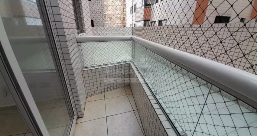 Apartamento 2 dormitórios à 50 metros do mar. confira na imobiliária em praia grande.