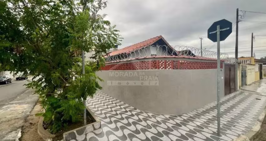 Casa semi isolada na mirim, 2 suítes, confira em praia grande.
