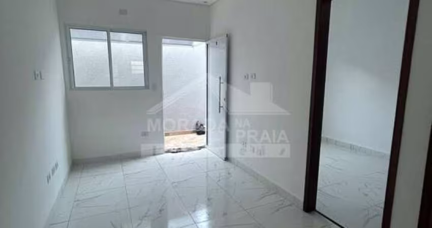 Casa terréa em Condomínio fechado,  2 Dormitórios, sendo 1 suite na Ocian.