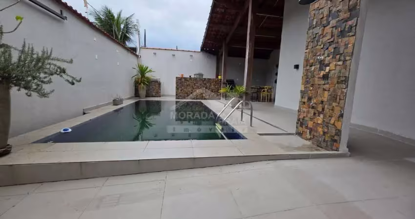 Casa isolada e maravilhosa no forte, 6 dormitórios, piscina, edícula, confira em praia grande.