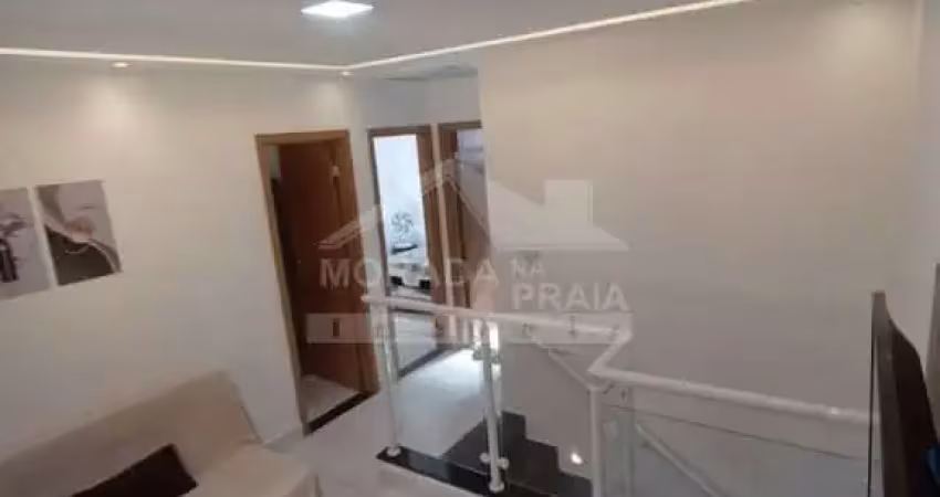 Casa sobreposta mobiliado em condomínio fechado na aviação, 2 dormitórios, confira em praia grande.