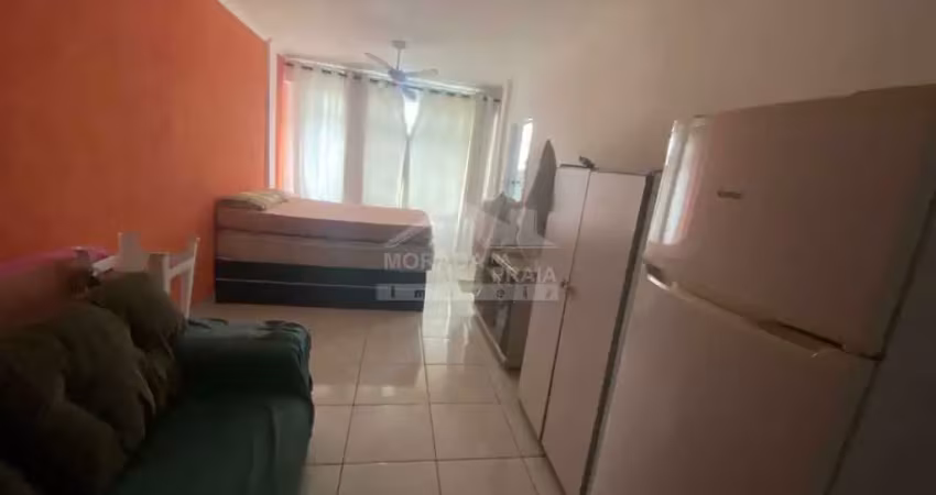 Kitnet amplo, na aviação, mobiliado, 150 metros da praia.