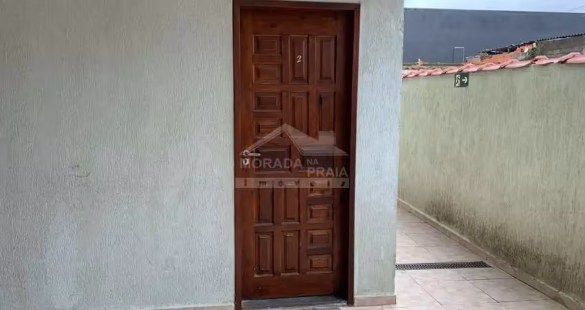 Casa no jardim gloria, 2 dormitórios, vaga, confira na imobiliária em praia grande.