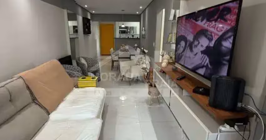 Apartamento na guilhermina vista mar - 2 dormitórios, 1 suíte - em sua imobiliária na praia grande.