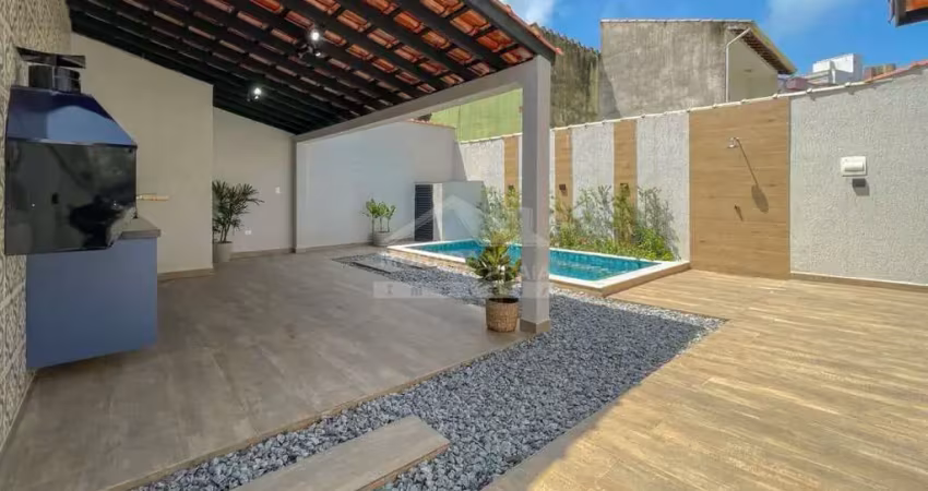Casa isolada e mobiliada de alto padrão na vila tupi, 3 dormitórios, confira em praia grande.