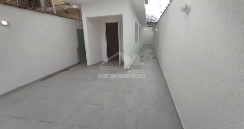 Casa sobrep c/ 2 dorm, 1suíte, 2 vagas, 400 mts mar, venham conferir na imobiliária em praia grande.