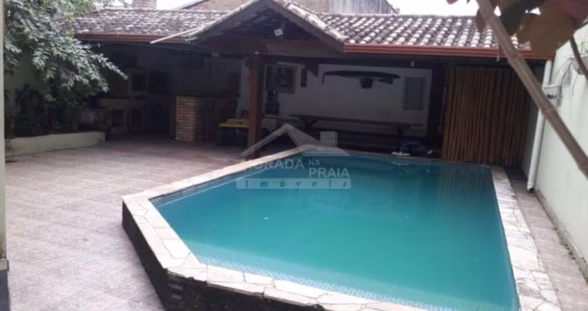 Sobrado SENSACIONAL no Canto do Forte, 3 suítes, piscina, confira na imobiliária em Praia Grande.