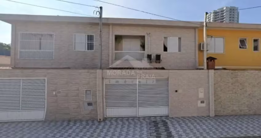Sobrado mobiliado no forte, 2 suítes, 2 vagas, confira na imobiliária em praia grande.