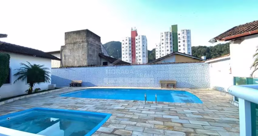 Casa condomínio fechado no forte, 1 dormitório, piscina, confira na imobiliária em praia grande.