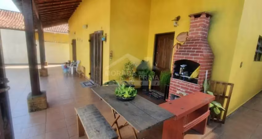 Casa ISOLADA 03 Dormitórios na Mirim.Confira na Imobiliária em Praia Grande.