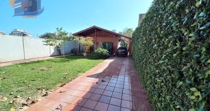 Casa Térrea Excelente Localização na Praia da Enseada - Guarujá.