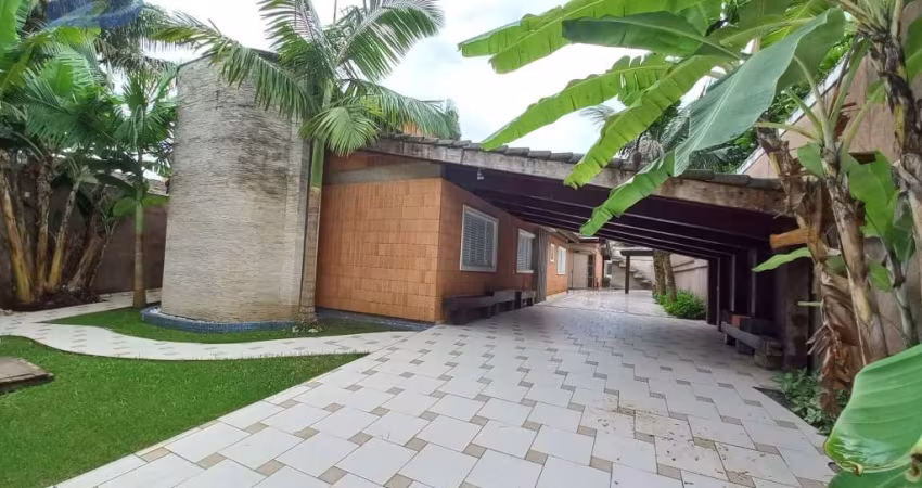Casa Térrea Uma quadra e meia do Mar!