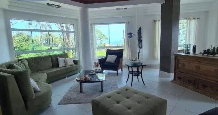 CASA EM CONDOMÍNIO, COM LINDA VISTA AO MAR E AO VERDE!