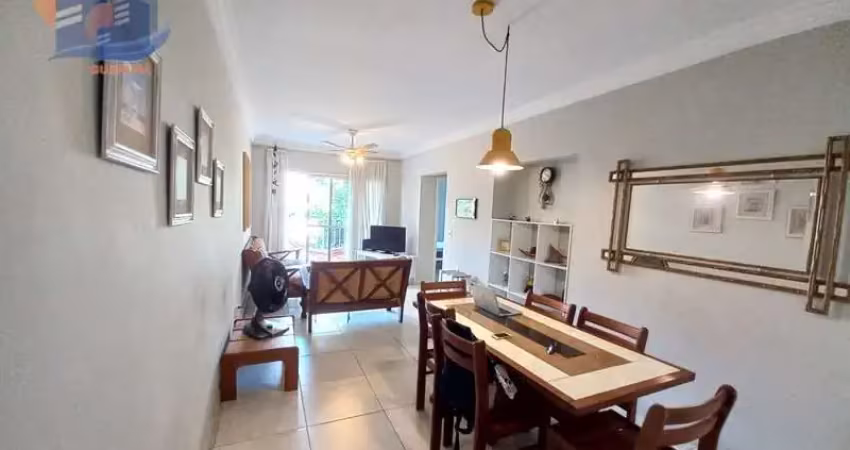 Amplo apartamento de frente com sacada região dos restaurantes!
