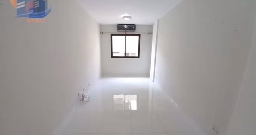 Excelente Apartamento reformado Região dos hotéis na praia da Enseada - Guarujá.