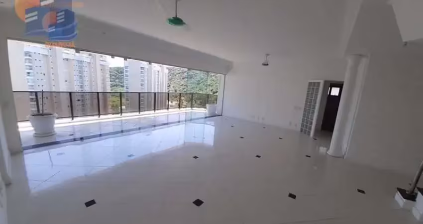 BelíssimaCobertura Duplex com Vista Oceânica emGuarujá.