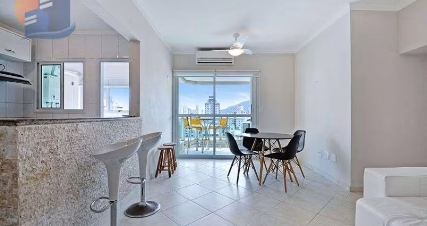 Andar Alto com Vista para o Mar na Praia da Enseada, com 4 Suítes e Condomínio Clube