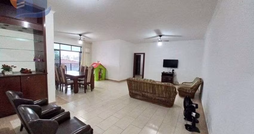 Amplo Apartamento à venda no Guarujá – Conforto e lazer à beira-mar.