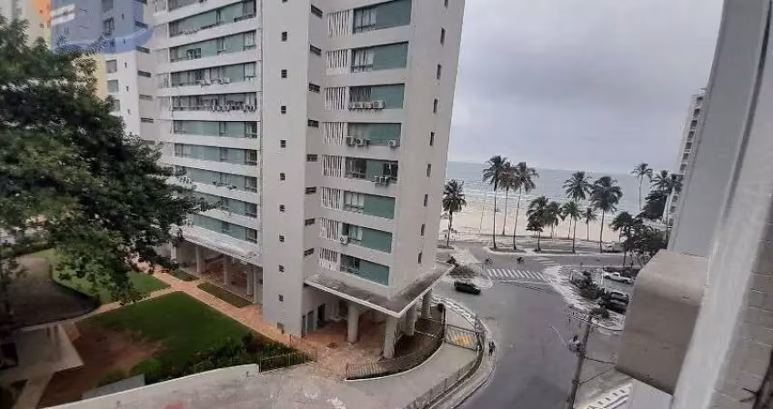 Apartamento c/vista ao mar, arejado, semi mobiliado, cômodos espaçosos, próximo de comércios em geral
