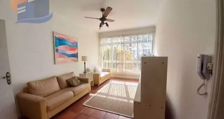 Apto c/amplo espaço, 03 quartos, 02 banheiros, a 200 metros da praia!