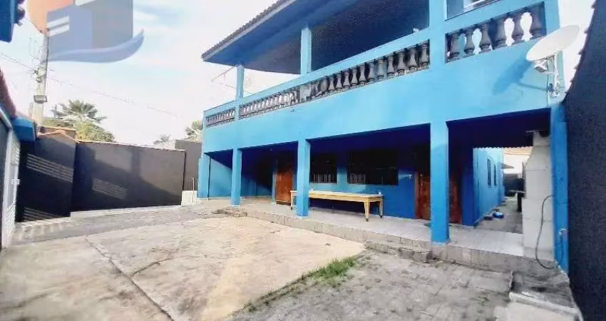 Casa sobrado! localização privilegiada a 300 metros da praia do guaiba.