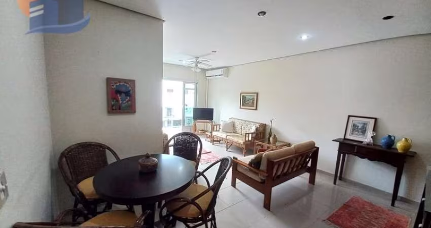 Apartamento Enorme Apenas a 350 Metros do Mar.
