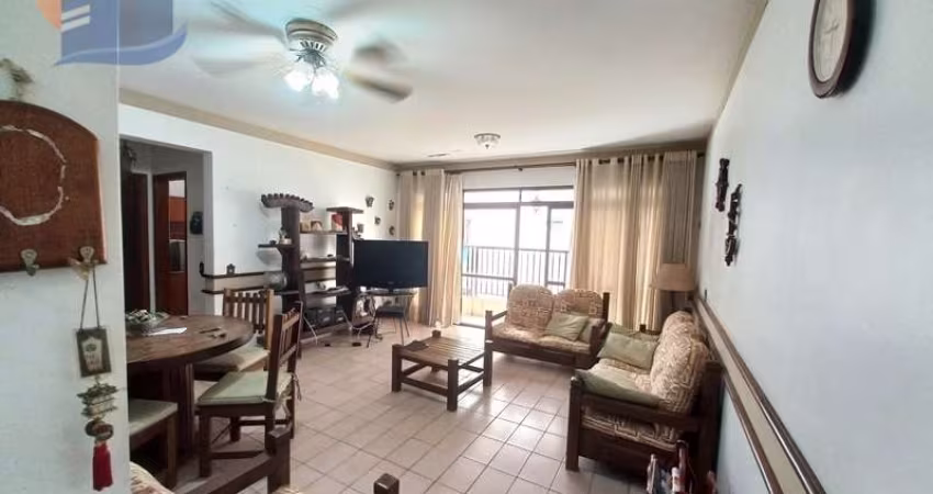 Amplo Apartamento com Boa Localização