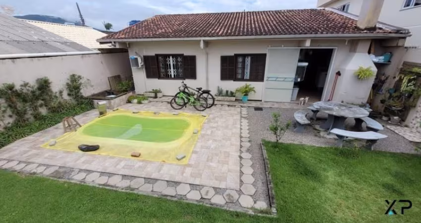 Casa no Jardim Eldorado com 3 quartos sendo 1 suíte, 2 banheiros e 5 vagas de garagem