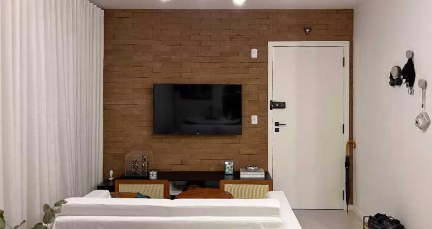 Apartamento no Pagani com 2 quartos sendo 1 suíte, 2 banheiros e 2 vagas de garagem