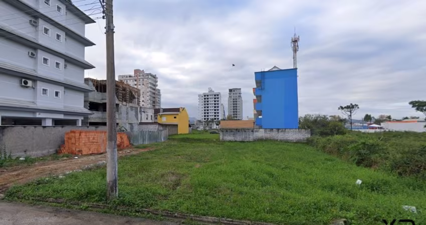 Terreno Comercial localizado na Pedra Branca com 737m²