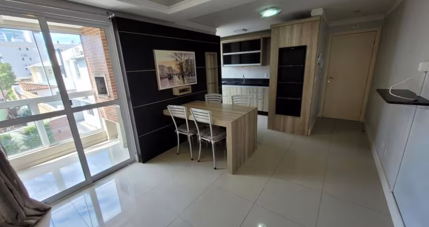 Apartamento a venda com 3 quartos sendo 1 suíte, 2 banheiros e 1 vaga de garagem.