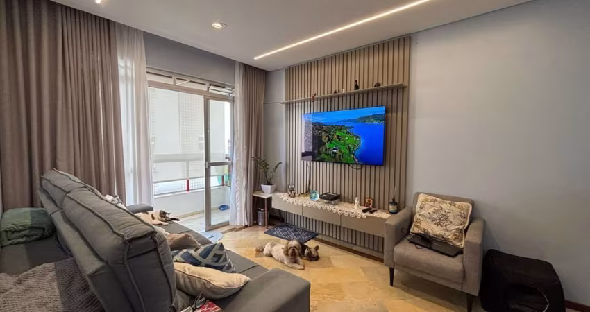 Apartamento a venda com 2 quartos sendo 1 suíte, 2 banheiros e 1 vaga de garagem.